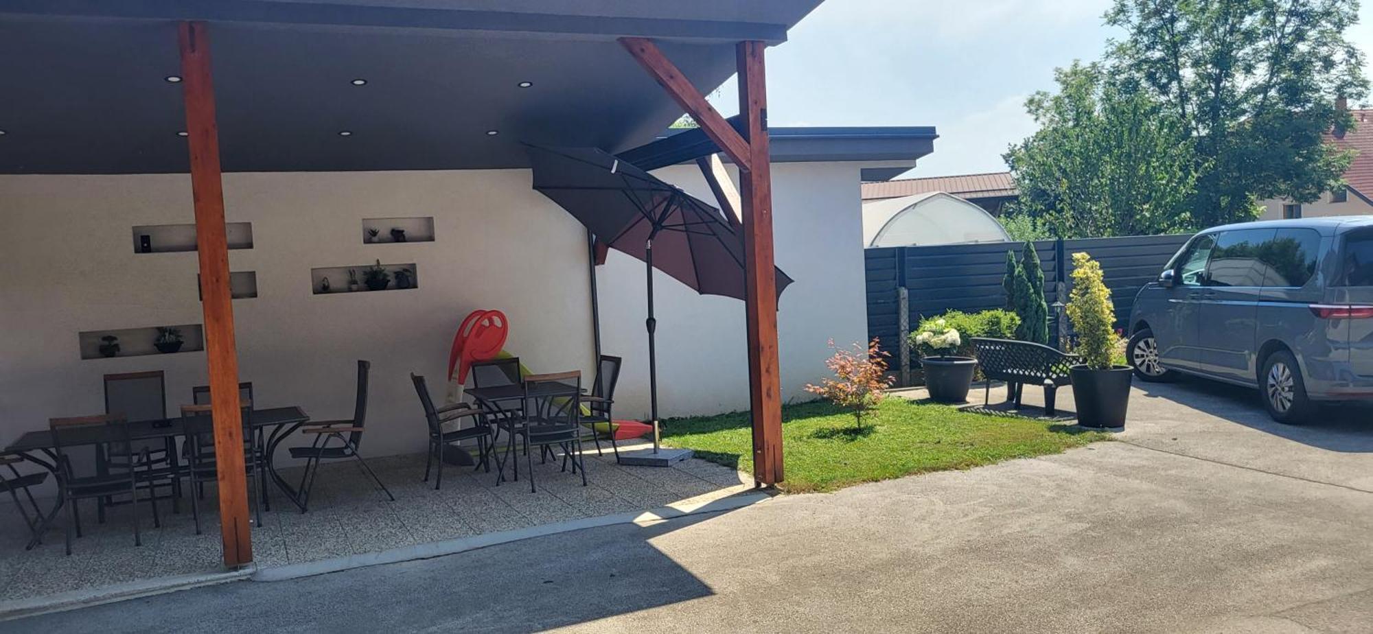 Rooms & Apartments Kepic, Airport Accomodation แซเคลียนาโกเรนสเคม ภายนอก รูปภาพ