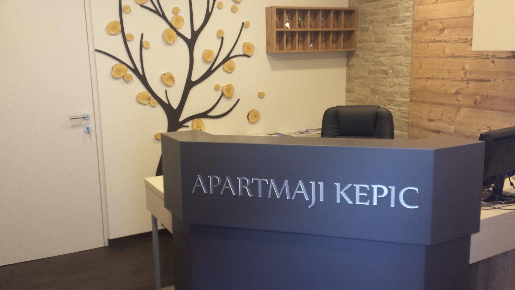 Rooms & Apartments Kepic, Airport Accomodation แซเคลียนาโกเรนสเคม ภายนอก รูปภาพ
