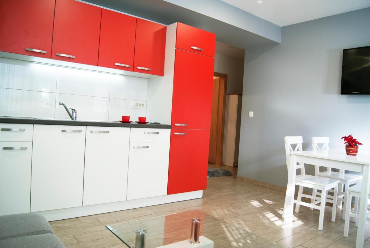 Rooms & Apartments Kepic, Airport Accomodation แซเคลียนาโกเรนสเคม ภายนอก รูปภาพ